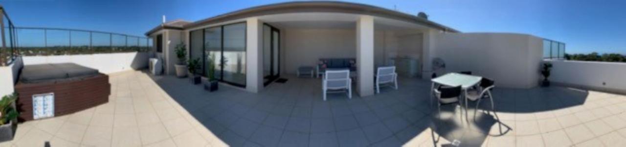 Grand Mercure Allegra Херви Бей Екстериор снимка A balcony