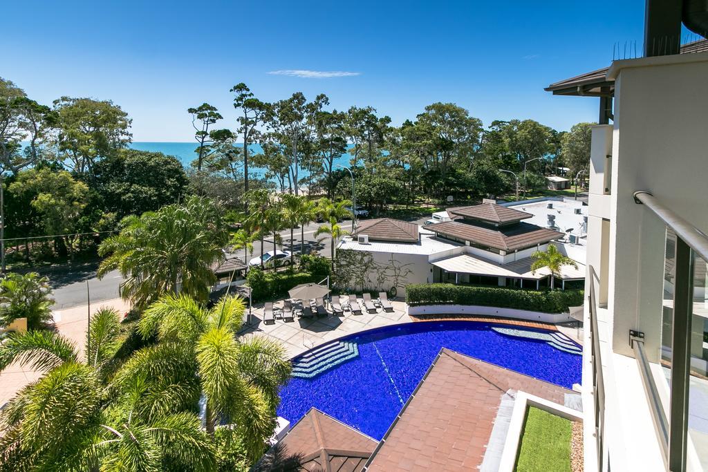 Grand Mercure Allegra Херви Бей Екстериор снимка View of the pool at the Mantra on Saltwater Island
