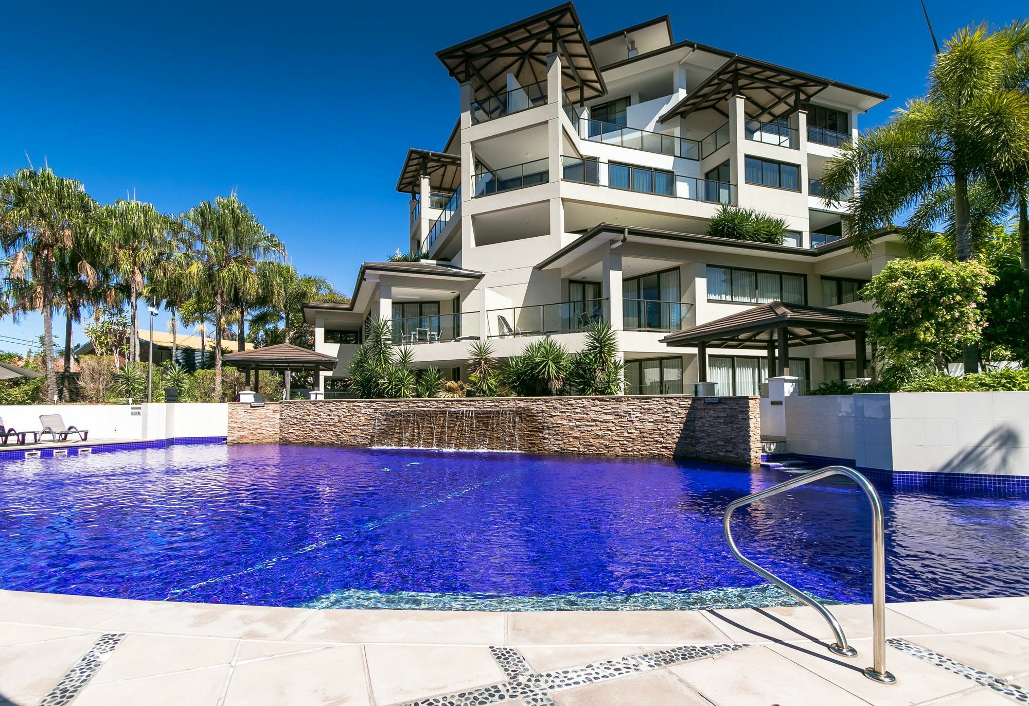 Grand Mercure Allegra Херви Бей Екстериор снимка The pool at Peppers Mantra on Saltwater Island